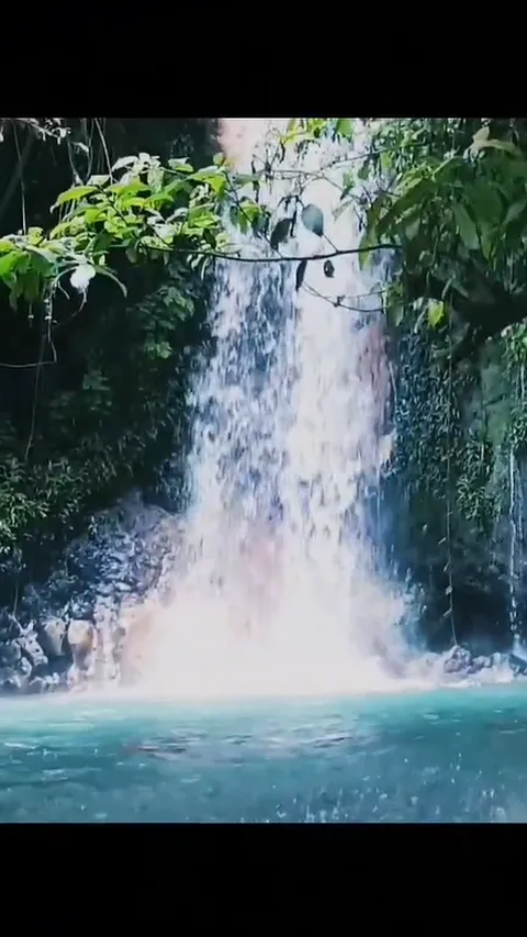 Serunya Healing di Curug Cipondok Subang, Airnya Tenang dan Berwarna Biru