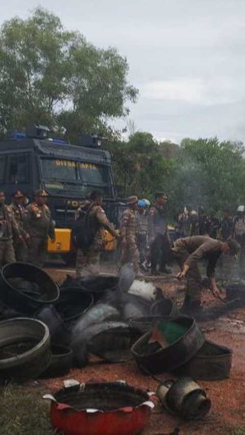 Warga Rempang Batam Bentrok dengan Petugas Gabungan, Terjadi Lemparan Batu dan Tembakan Gas Air Mata