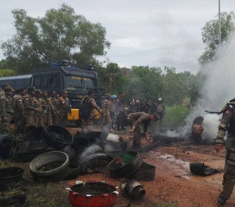 Warga Rempang Batam Bentrok dengan Petugas Gabungan, Terjadi Lemparan Batu dan Tembakan Gas Air Mata