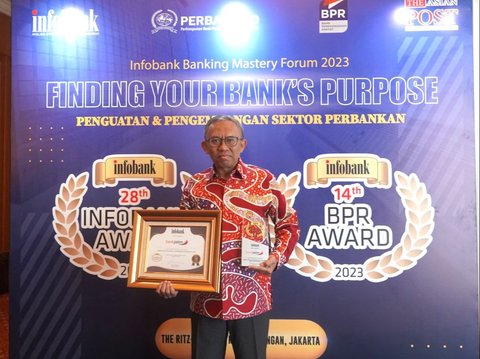 Kinerja Terus Positif, Bank Jatim Raih Penghargaan Infobank Award 2023