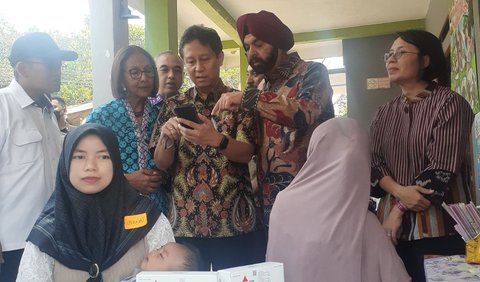 "Tugas kami, Bank Dunia, tidak hanya memberikan uang tapi juga berbagi keberhasilan, pengetahuan. Jadi apa yang saya pelajari di sini adalah kesukarelawanan,"