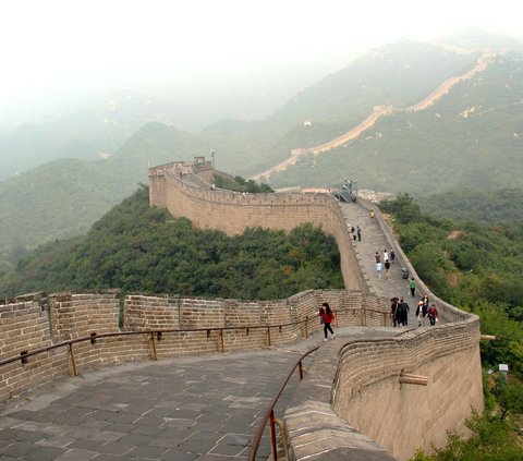 Pekerja Konstruksi Jebol Tembok Besar China Demi Jalan Pintas