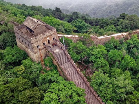 Pekerja Konstruksi Jebol Tembok Besar China Demi Jalan Pintas
