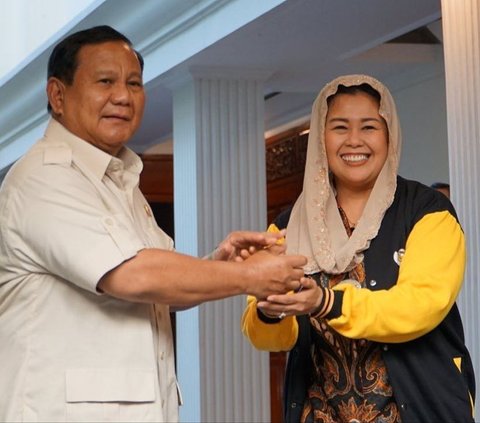 Tawa Yenny Wahid Bareng Puan dan Megawati di Tengah Wacana Cawapres Prabowo