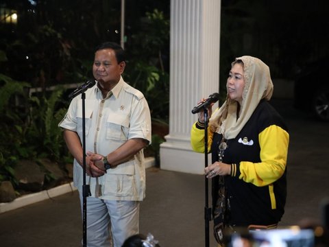 Tawa Yenny Wahid Bareng Puan dan Megawati di Tengah Wacana Cawapres Prabowo