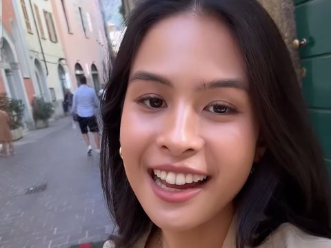 10 Potret Cantik Maudy Ayunda di Italia, Romantis Bareng Suami Jesse Choi