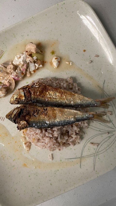 <b>8. Ikan Sarden</b>