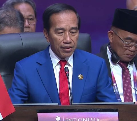 KTT ASEAN Jakarta Resmi Ditutup, Jokowi Serahkan Tongkat Keketuaan ke Laos