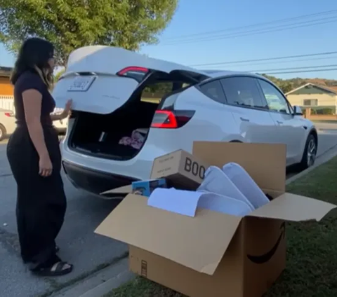 Cinta Kuya Becomes a 'Trash Collector' in America, Surprised by the Contents of the Unboxing