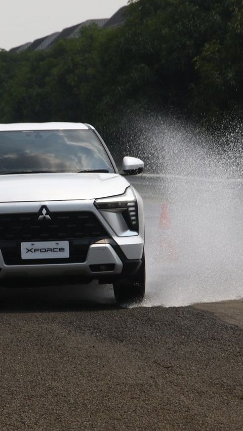 All New XForce Jadi Mobil Mitsubishi Pertama di Dunia dengan Fitur Wet Mode