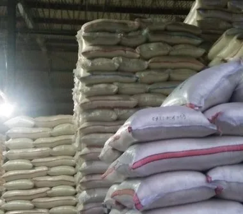 Pemerintah mendorong perum Bulog, mengatasi daya beli dan ketersediaan masyarakat terhadap bahan pokok beras yang saat ini tengah mengalami peningkatan harga.