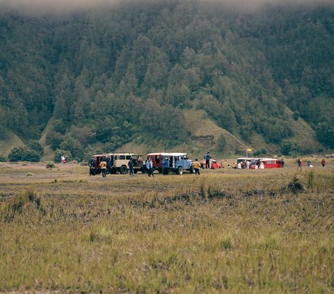 Bukit Teletubbies Bromo on Fire Due to Prewedding Flare, This is the Fate of the Bride and Groom