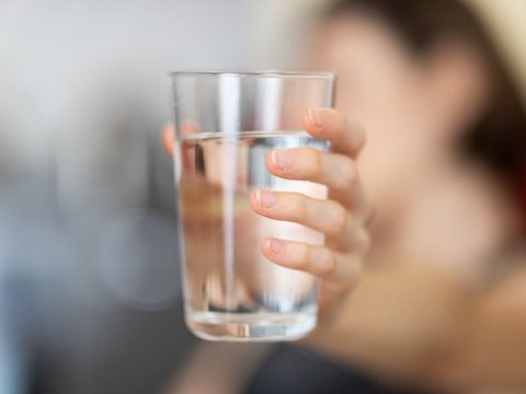 4 Causes of Always Feeling Dry Mouth, Not Just Lack of Fluid