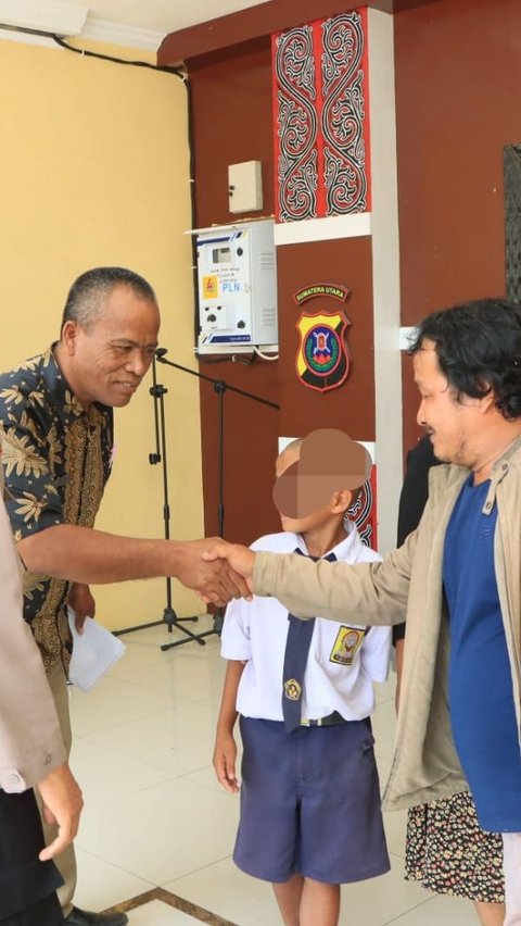 Duduk Perkara Guru di Samosir Potong Rambut Pelajar SMP dengan Model Tak Wajar<br>