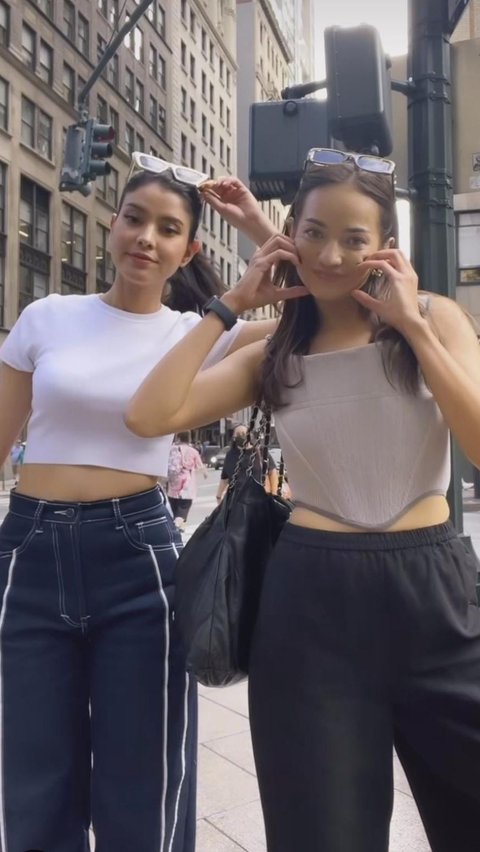 Duo Cantik Gak Kaleng-kaleng, Potret Enzy Storia dan Medina Dina Liburan Bareng di Amerika