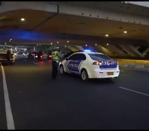 Patwal Polisi Terobos Iring-iringan KTT ASEAN Ternyata Mau Amankan Jalan Jokowi, ini Penjelasan Dirlantas Polda Metro