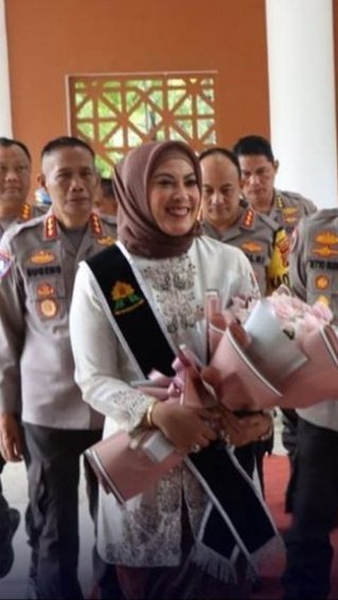 Ini Sosok Istri Jenderal Polisi Keturunan Nabi Muhammad Jabat Kapolda, Cantik Mempesona<br>
