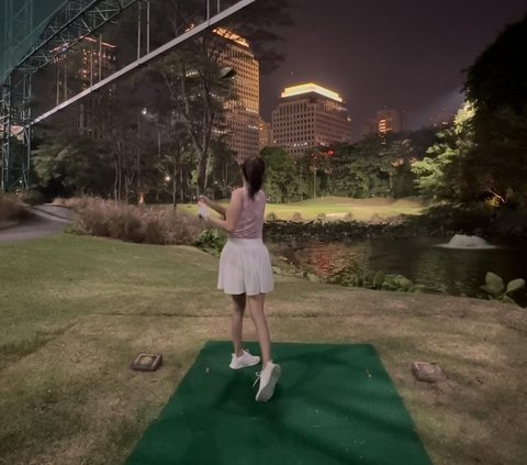 Potret Keren Azizah Salsha Main Golf, Netizen Malah Bahas Soal Rumah Tangganya dengan Pratama Arhan