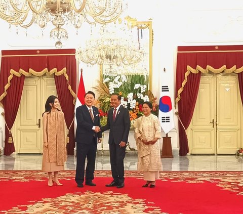 Jokowi Terima Kunjungan Presiden Korea Selatan di Istana Merdeka