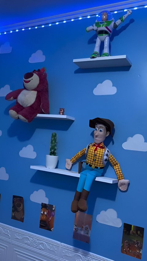 Let's Spend a Month's Salary to Make Over a Shabby Room into a Toy Story-themed Room, the Result is Super Cute and Adorable