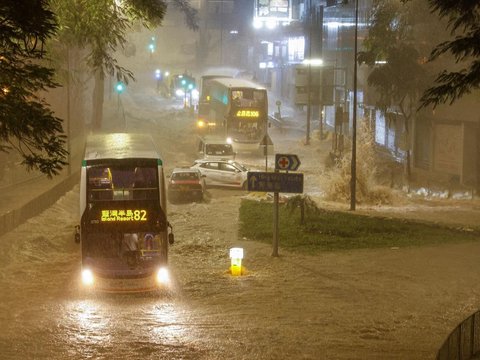 FOTO: Begini Parahnya Banjir di Hong Kong, Mal hingga Stasiun Kereta Terendam