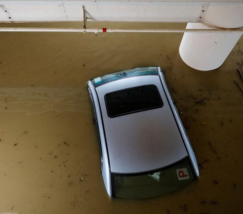 FOTO: Begini Parahnya Banjir di Hong Kong, Mal hingga Stasiun Kereta Terendam