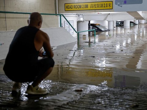 FOTO: Begini Parahnya Banjir di Hong Kong, Mal hingga Stasiun Kereta Terendam