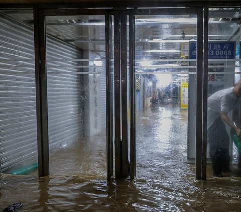 FOTO: Begini Parahnya Banjir di Hong Kong, Mal hingga Stasiun Kereta Terendam