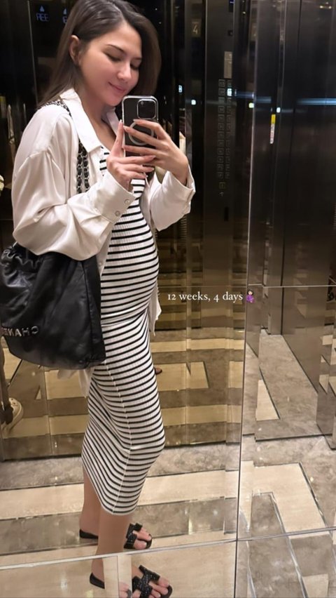 Ini dia momen perdana Jessica pamer baby bump di instagramnya. Cantik banget!<br>