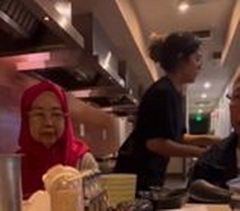 Even though she is the child of a wealthy person, Cinta Kuya is not ashamed to work as a restaurant server, Netizens: Her upbringing is impressive