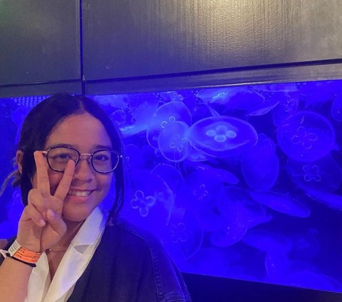 Even though she is the child of a wealthy person, Cinta Kuya is not ashamed to work as a restaurant server, Netizens: Her upbringing is impressive