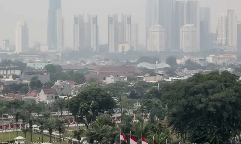 Luhut Sebut Masalah Polusi Udara Bisa Beres 1 Tahun, Mari Elka: Tidak Bisa