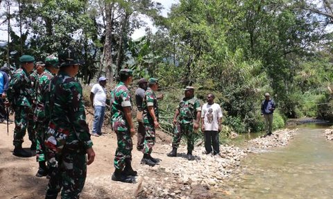 Jenderal TNI Bintang Satu Injak Tanah Wamena, Cek Kondisi AIr Bersih Warga