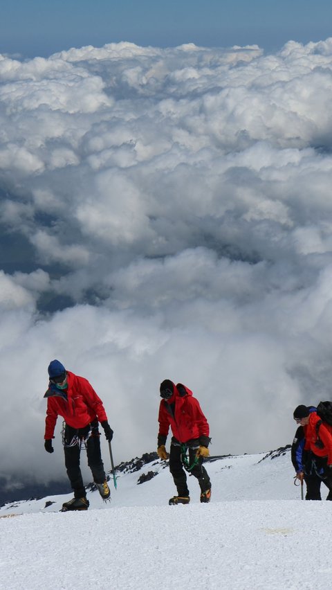 Daftar Gunung Tertinggi di Alam Semesta selain Everest