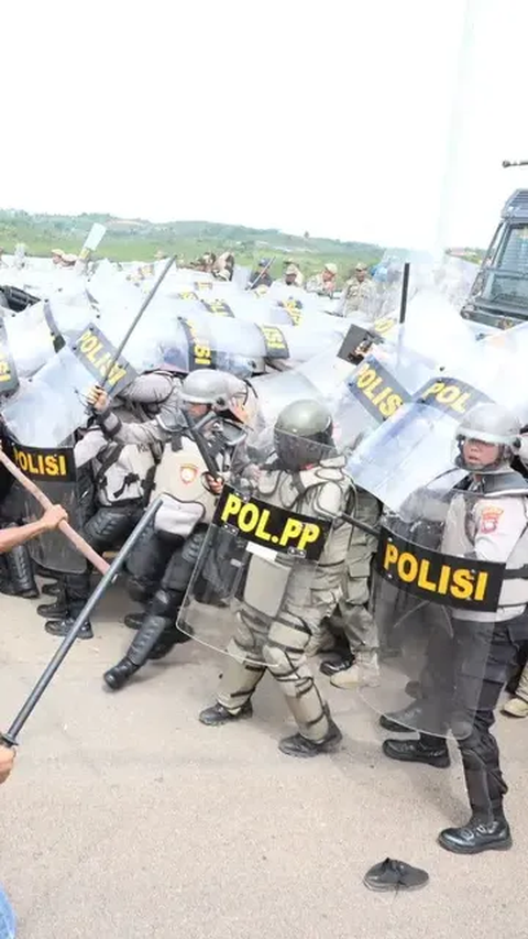 Bawa Batu dan Senjata Tajam, Alasan Polisi Tangkap 8 Warga Terkait Kerusuhan di Rempang<br>