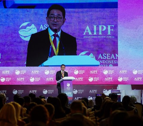 Kedua, ASEAN memiliki populasi muda dan terpelajar yang terus bertambah yang akan memainkan peran penting dalam beradaptasi terhadap dinamika pertumbuhan ekonomi global di masa depan. 