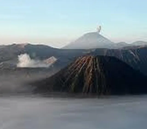 Heboh Kebakaran Karena Prewed, Ini Cara Izin Resmi Foto Nikah di Gunung Bromo