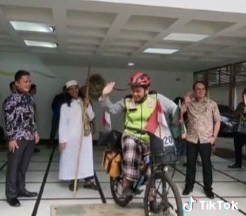 Kisah Yunus Gowes Sepeda Pulang Pergi Malang ke Mekkah Demi Menunaikan Haji