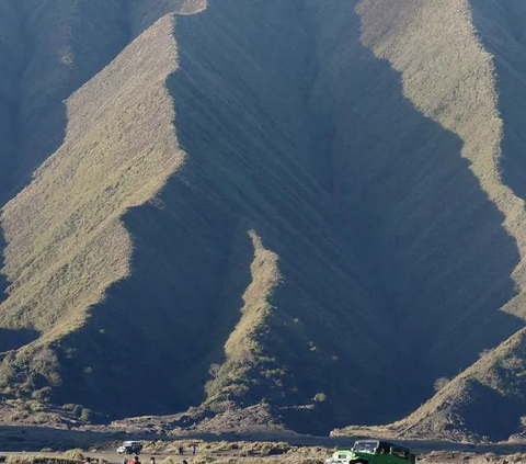 Heboh Kebakaran Karena Prewed, Ini Cara Izin Resmi Foto Nikah di Gunung Bromo