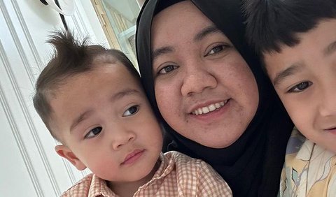 Potret kebersamaan Rafathar dan Rayyanza langsung mencuri perhatian netizen. Mereka menuliskan berbagai komentar.<br>