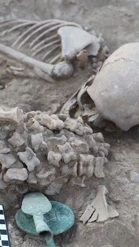 Gadis Zaman Perunggu Ini Dimakamkan dengan 180 Tulang Kaki Hewan, Jasadnya Dipenuhi Perhiasan Mewah 