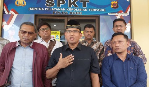 Calon anggota DPD RI dari Aceh, Sayed Muhammad Muliady melaporkan Seleb TikTok Abu Laot ke Polda Aceh. 