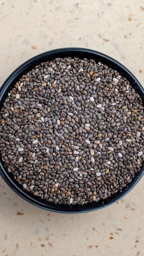 Dengan mengintegrasikan chia seed ke dalam diet seimbang Anda, Anda dapat merasakan manfaat kesehatannya yang luar biasa. Jadi, jangan ragu untuk mencoba biji-bijian kecil yang satu ini dan nikmati manfaatnya bagi kesehatan tubuh Anda.