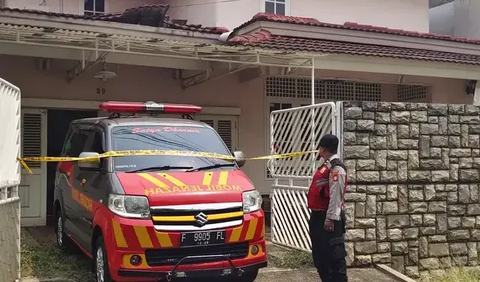 Walaupun bertetangga, namun dia tidak tahu jelas latar belakang keluarga tersebut. Dia juga tidak pernah melihat ada kerabat yang berkunjung.<br>