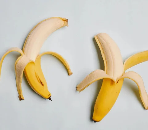 Pisang kerap menjadi salah satu jenis makanan padat untuk bayi yang pertama kali diperkenalkan. Namun, sebelum kita membahas manfaat pisang, penting untuk tahu kapan tepatnya bayi dapat mulai mengonsumsinya.