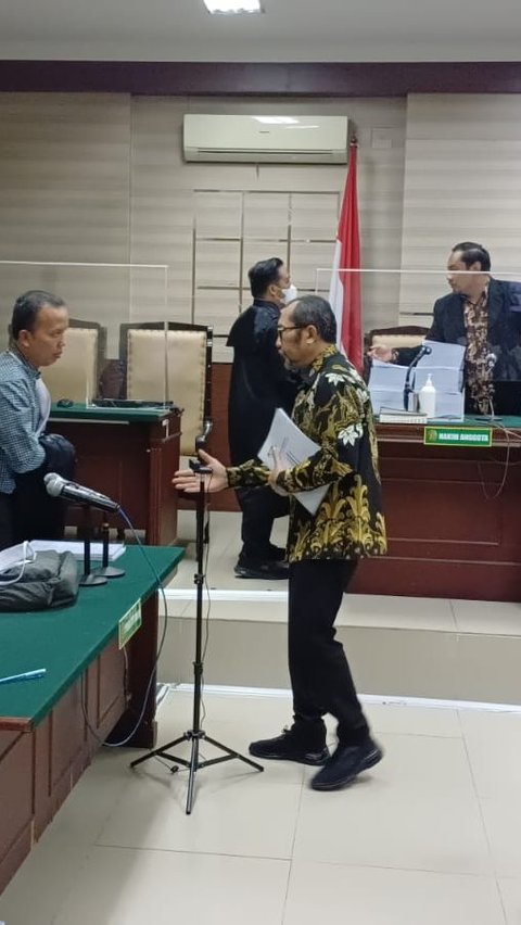 Korupsi Dana Hibah, Politikus Golkar Ini Terdiam Usai Dituntut 12 Tahun Penjara Jaksa KPK<br>