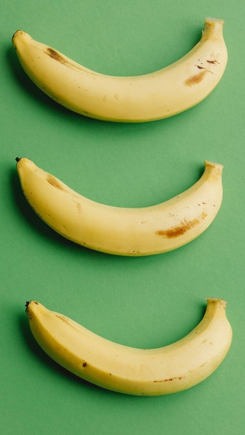 Namun, ada juga jenis pisang yang harus dimasak sebelum dimakan sehingga tidak boleh langsung diberikan untuk bayi. Pastikan buah pisang yang digunakan sebagai MPASI sudah matang dan berwarna kuning. Cukup berikan 1 buah pisang kecil kepada bayi dalam sehari.
