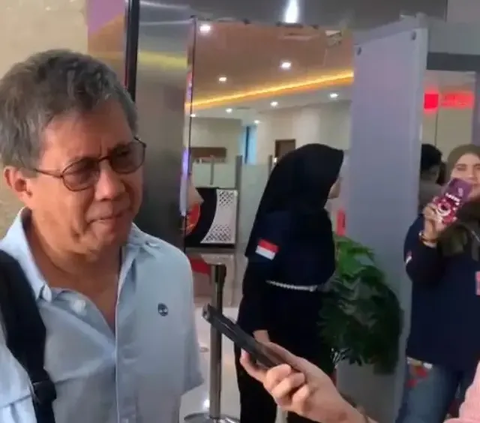 Perempuan Labrak Rocky Gerung di Bareskrim Ternyata Kader PDIP, Begini Kata Hasto