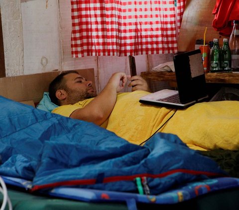 FOTO: Semangat Warga Montenegro Berlomba Jadi Orang Paling Malas, Sehari-hari Cuma Rebahan dan HP-an