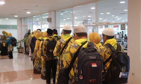 Perdana Setelah Pandemi, Bandara Adi Soemarmo Solo Kembali Layani Penerbangan Umrah